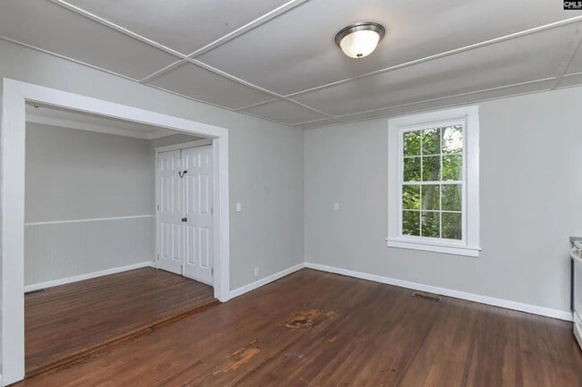 Building Photo - 3 Bedroom 1 Bathroom