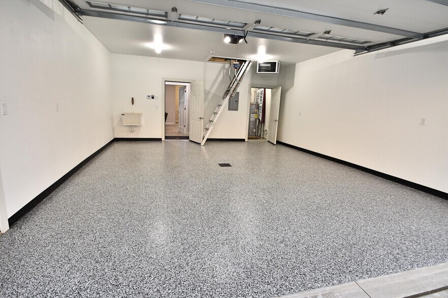 Building Photo - 6201 Tyler Pky