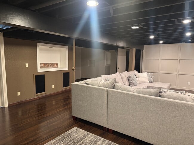 Building Photo - 1014 St Andrews Way