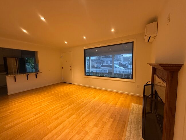 Building Photo - 330 Cuardo Ave