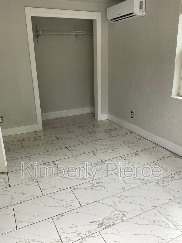 Building Photo - 1356 W 24th St