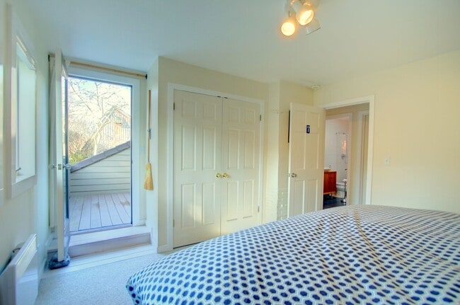 Building Photo - 3Bd/2Ba Montlake Home