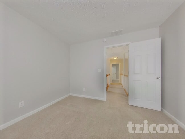 Building Photo - 25 Bermuda Cir