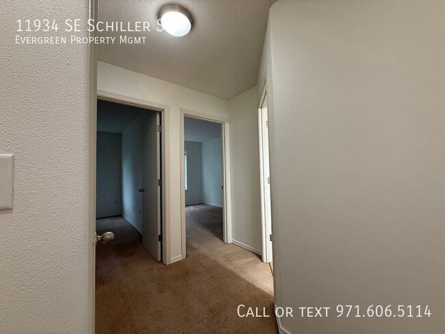 Building Photo - 11934 SE Schiller St