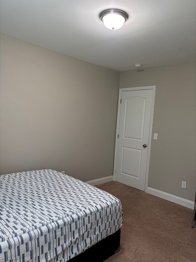 Building Photo - 531 Waterlily Dr