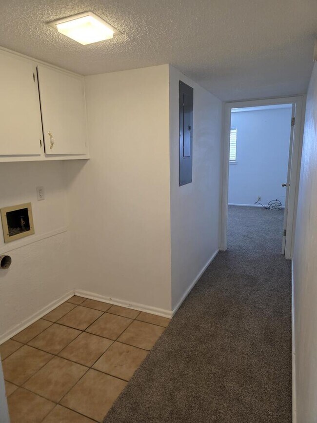 Building Photo - 3220 Tanglewood Ln