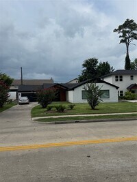 Building Photo - 10042 Westview Dr