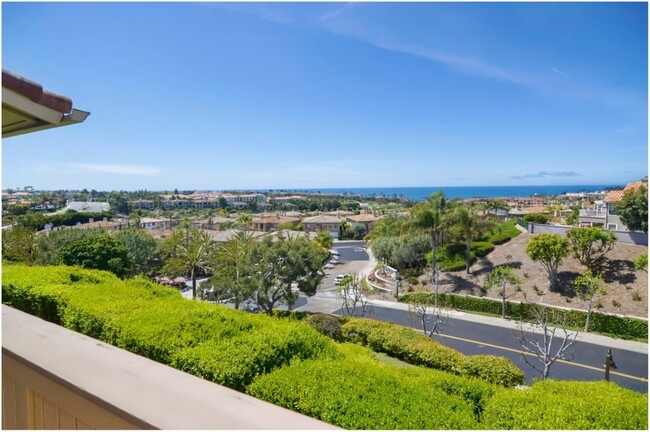 Building Photo - Stunning OCEAN VIEW!