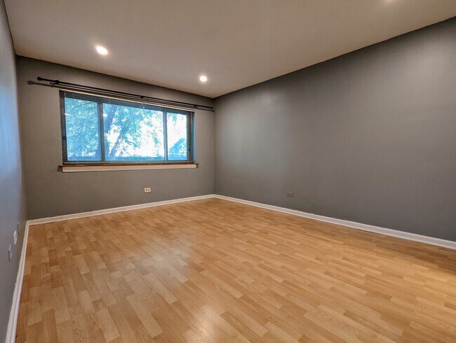 Building Photo - 737 Ridge Ave