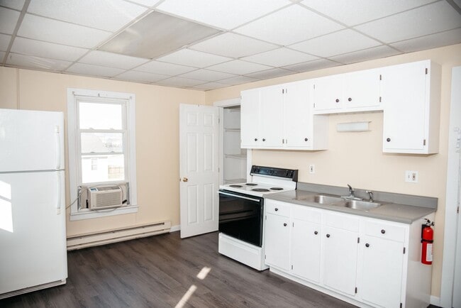 Building Photo - 166 Nissley St