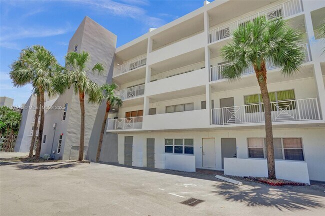 Building Photo - 2840 NE 14th Street Causeway