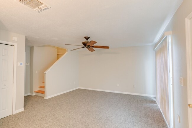 Building Photo - 1724 Townhall Ln