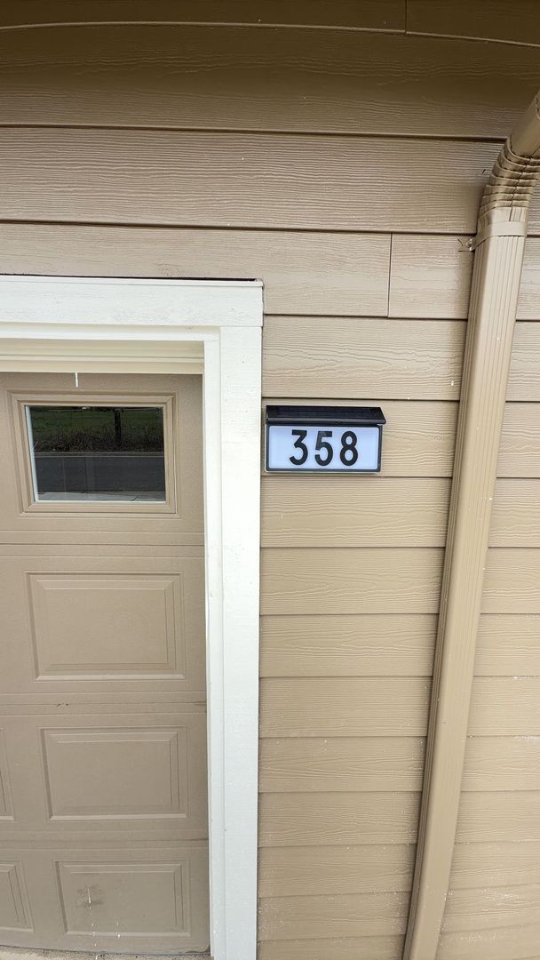 Building Photo - Chernishoff Seven Oak Luxury Duplex