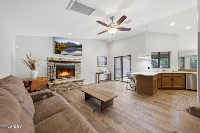 Building Photo - 10432 W Avalon Dr