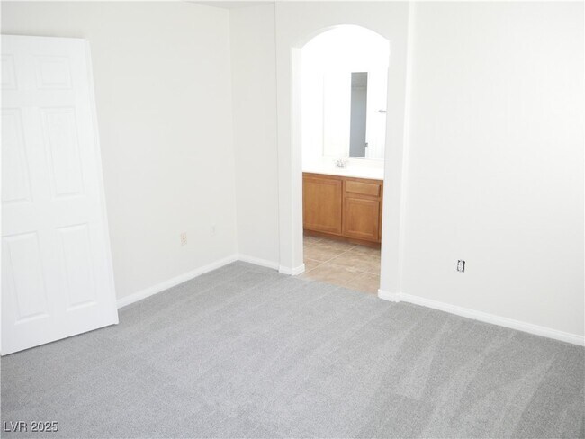 Building Photo - 6051 W Dewey Dr
