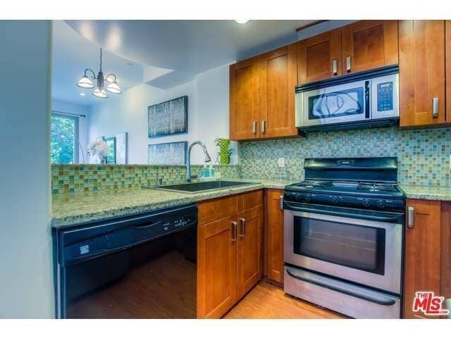 Building Photo - Beautifully Updated Condo in NoHO