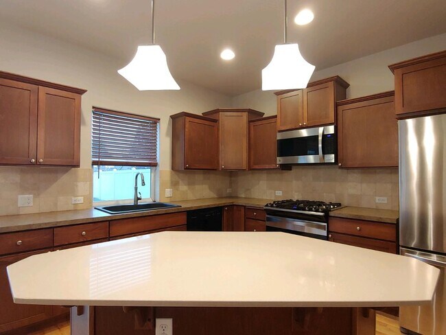 Building Photo - 1826 N Meyers Rd