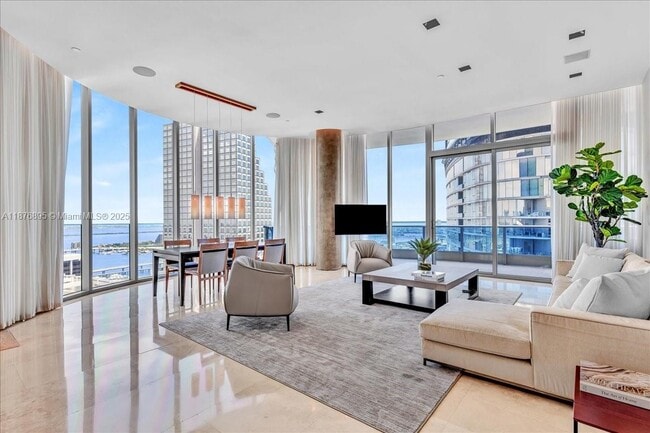 Building Photo - 200 Biscayne Blvd Way