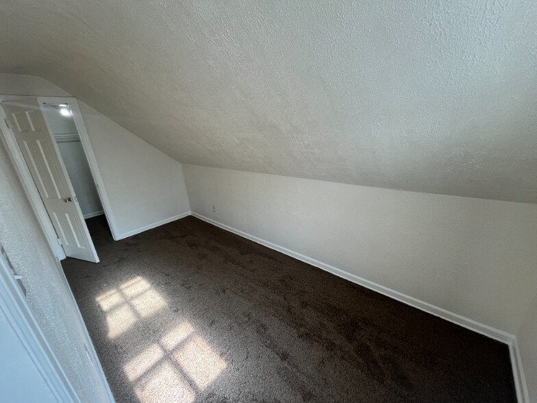 Building Photo - 721 Winston Dr