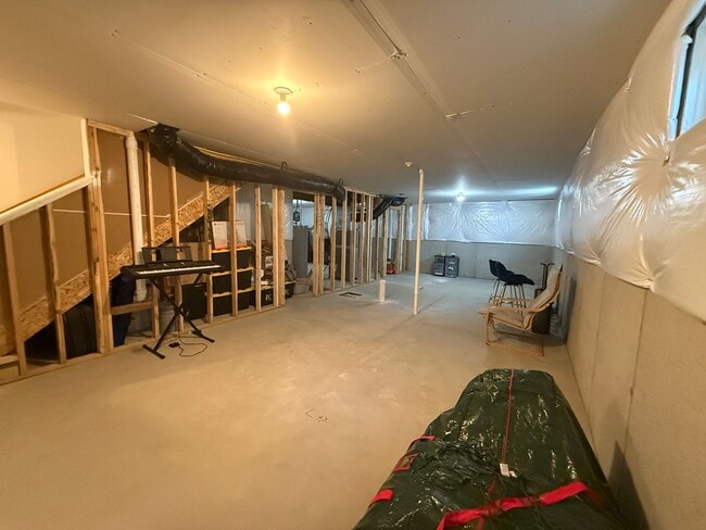 Building Photo - Newer Construction 4 bedroom available for...