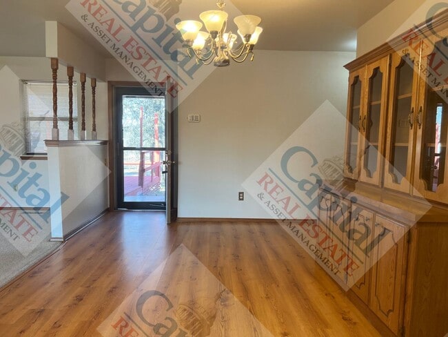 Building Photo - Country Beauty