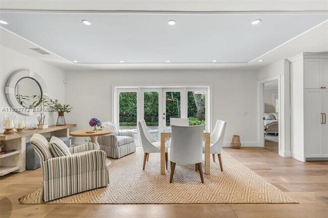 Building Photo - 1550 Taragona Dr