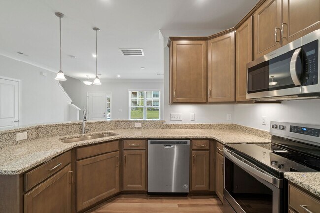 Building Photo - Like A Brand New 3 Bedroom Townhome in the...