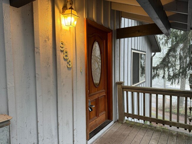 Building Photo - Spacious secluded house in Thurston Hills!