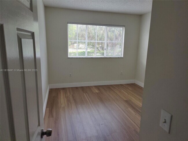 Building Photo - 2474 Centergate Dr