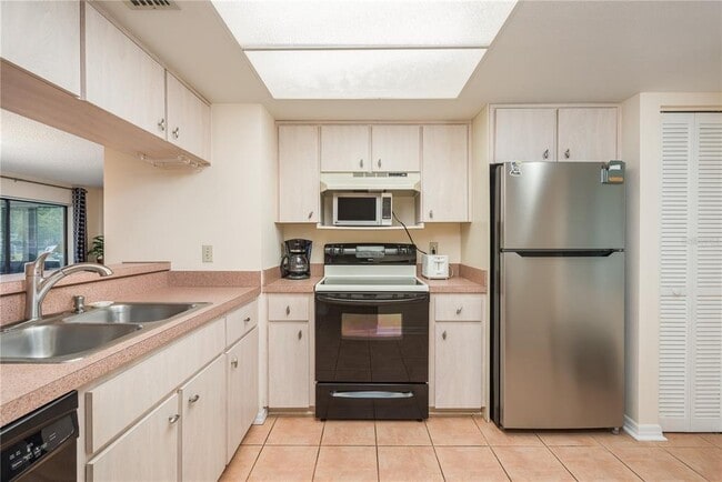 Building Photo - 2713 Countryside Blvd