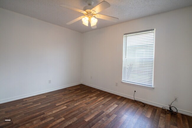 Building Photo - 33 Grant Gill Ln