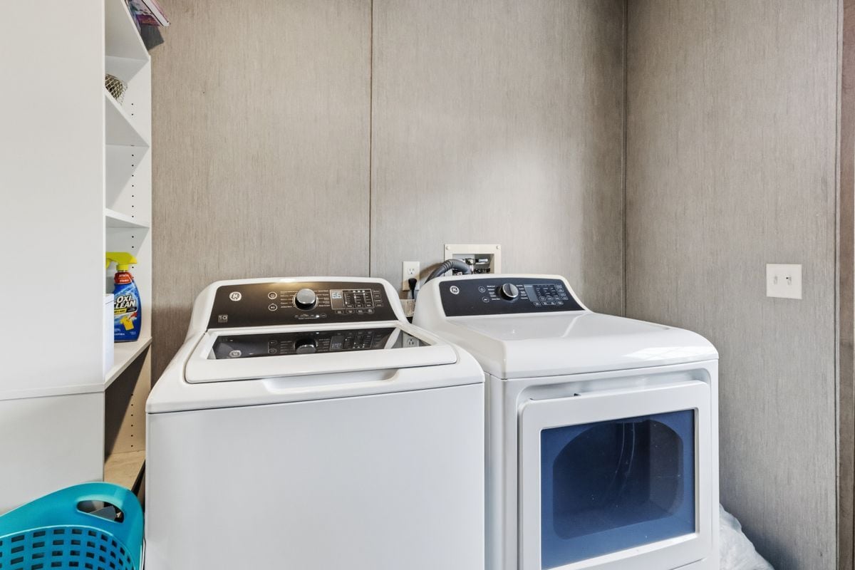 Building Photo - 134 N Larry Dr