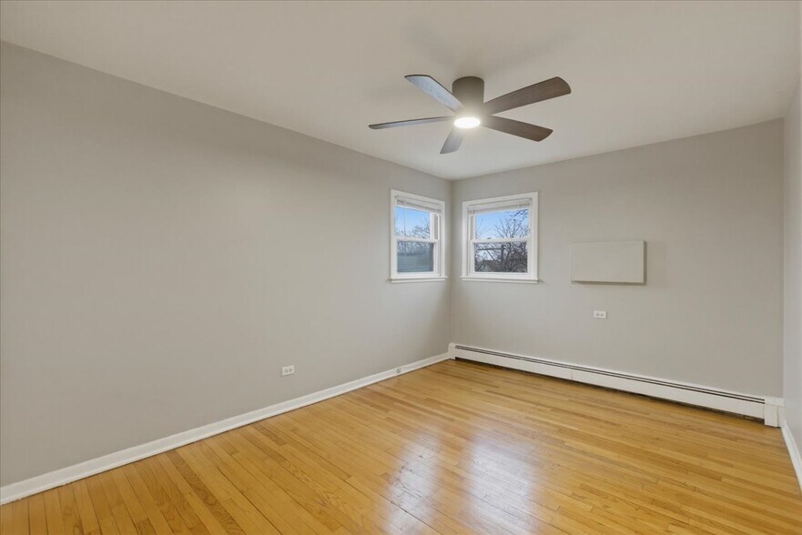 Building Photo - 8921 S Cottage Grove Ave