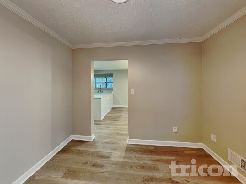 Building Photo - 1897 Falls Cove