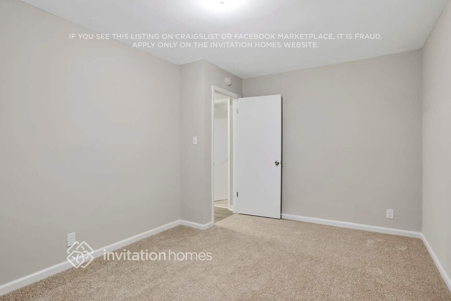 Building Photo - 4231 Westminster Dr SW