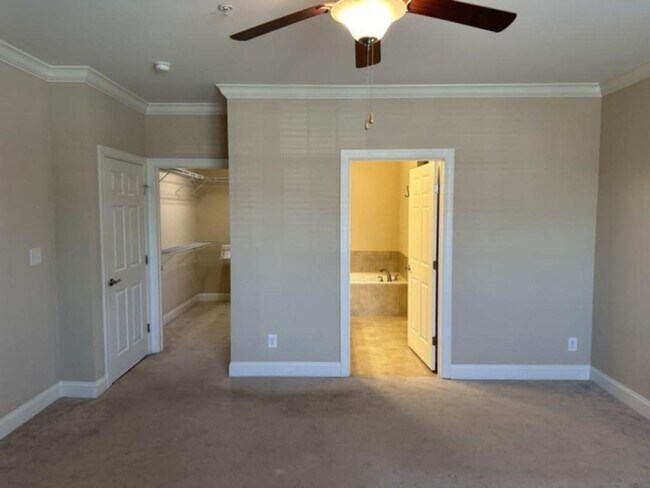 Building Photo - Condo in gated Anderson Creek Club!