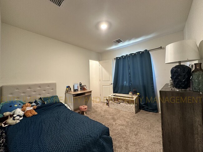 Building Photo - 6948 S Victor Dr