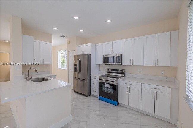 Building Photo - 1028 Golden Cane Dr