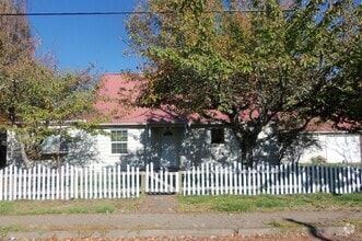 Building Photo - Special --1/2 off first months rent.