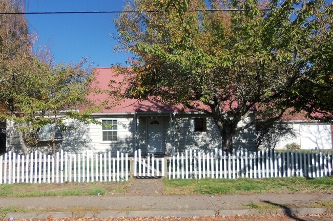 Primary Photo - Special --1/2 off first months rent.