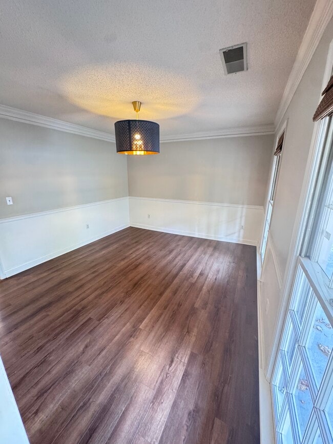 Building Photo - 1884 Dovonshire Rd S W