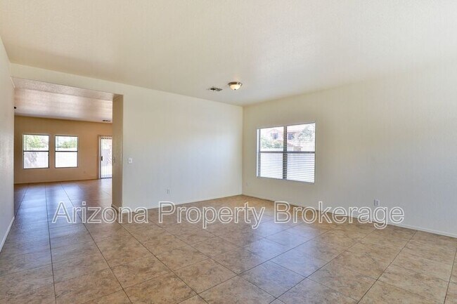 Building Photo - 2736 W Mineral Butte Dr