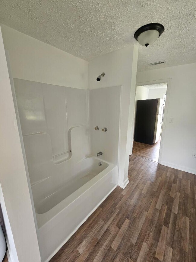 Building Photo - 182 Hughes St