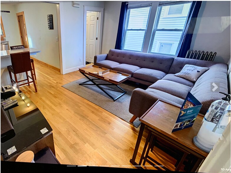 Building Photo - 18 Bond St