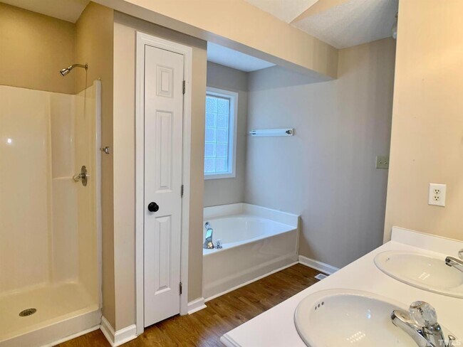 Building Photo - 516 Contessa Ct