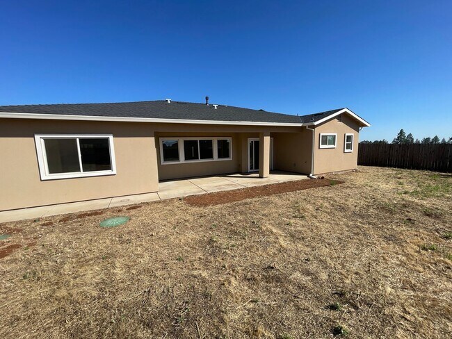 Building Photo - Paradise 2 bed 2 bath with 2 bonus rooms! Newer construction 1700+sqft
