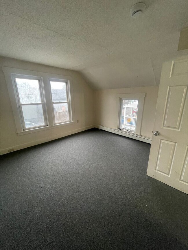 Building Photo - 109 McCall St