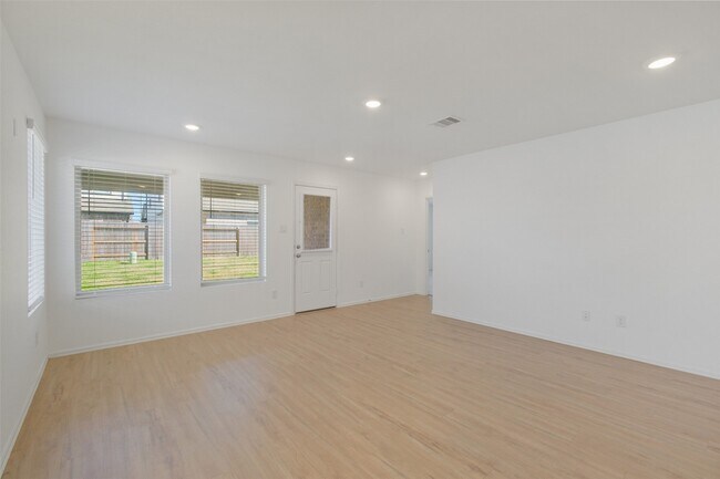 Building Photo - 27138 Breakaway Ln