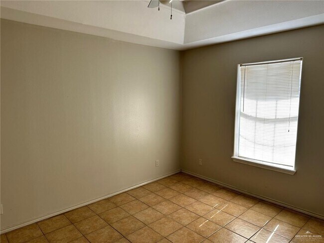 Building Photo - 613 La Mancha Dr