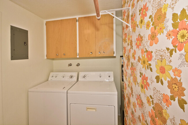 Building Photo - 3 Bedroom 2 Bathroom home in SW Boise